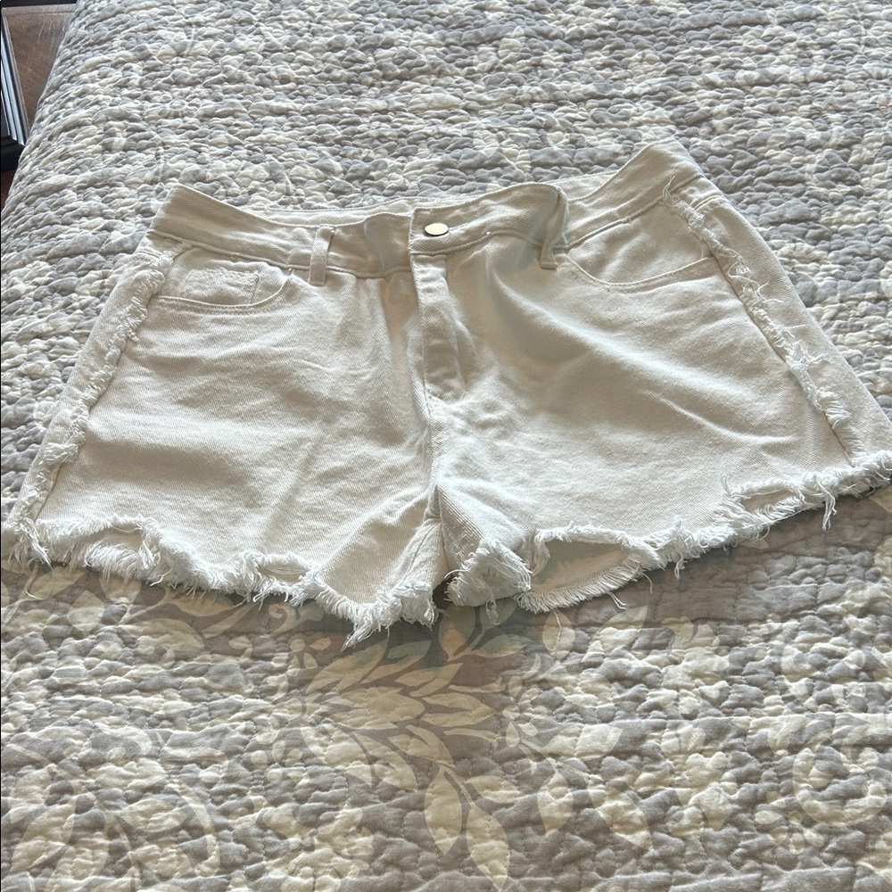 Women's Cream Frayed Hem Shorts